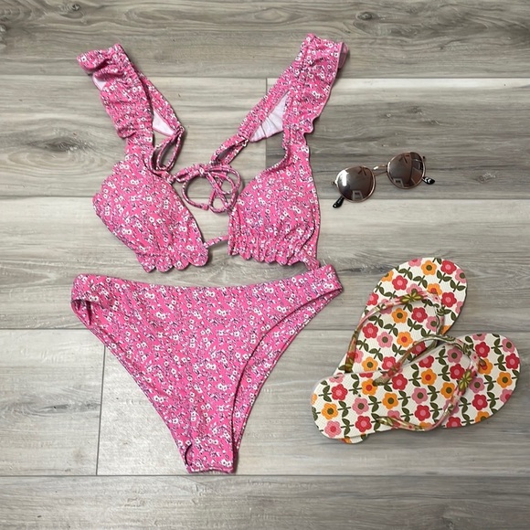 SHEIN bikini, pink with small flowers 🌸 bathing suit👙 size medium - Picture 3 of 5